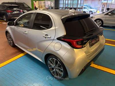Toyota Yaris Yaris IV 1.5h 130 Lounge Argento usata Milano