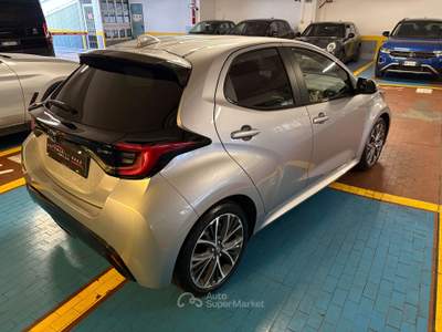 Toyota Yaris Yaris IV 1.5h 130 Lounge Argento usata Milano