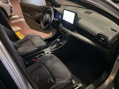 Toyota Yaris Yaris IV 1.5h 130 Lounge Argento usata Milano