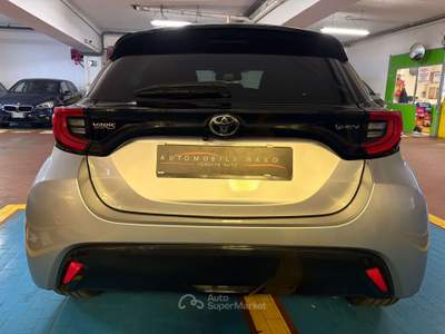 Toyota Yaris Yaris IV 1.5h 130 Lounge Argento usata Milano