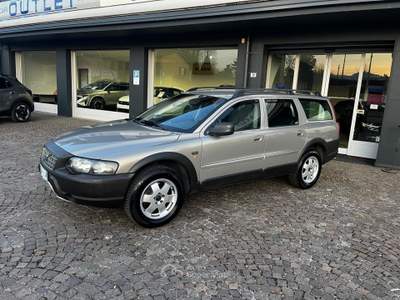 Volvo V70/XC70 VOLVO XC70 AWD MOMENTUM 2.4 TURBO ISCRITTA A.S.I. Argento usata Pian Camuno