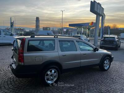 Volvo V70/XC70 VOLVO XC70 AWD MOMENTUM 2.4 TURBO ISCRITTA A.S.I. Argento usata Pian Camuno