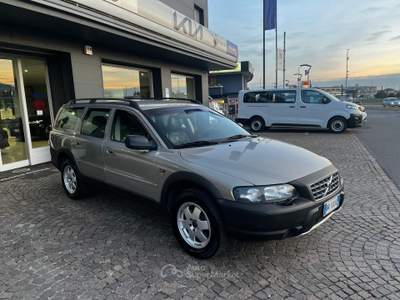 Volvo V70/XC70 VOLVO XC70 AWD MOMENTUM 2.4 TURBO ISCRITTA A.S.I. Argento usata Pian Camuno