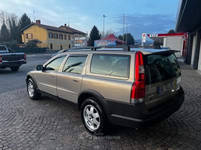 Volvo V70/XC70 VOLVO XC70 AWD MOMENTUM 2.4 TURBO ISCRITTA A.S.I. Argento usata Pian Camuno