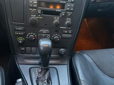 Volvo V70/XC70 VOLVO XC70 AWD MOMENTUM 2.4 TURBO ISCRITTA A.S.I. Argento usata Pian Camuno