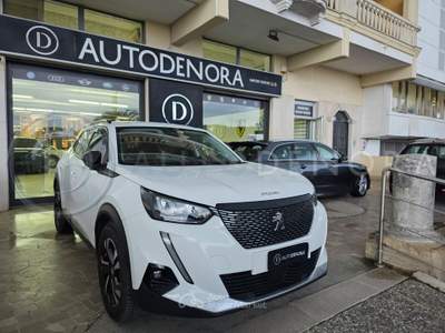 Peugeot 2008 S&S EAT8 Allure Pack#LED#PELLE#CAM#VIRTUAL3D#CARPLAY Bianco usata Altamura