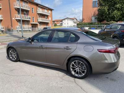 Alfa Romeo Giulia 2.2 t Business 150cv auto Grigio usata Treviglio