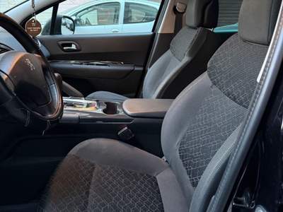 Peugeot 3008 2016 **CAMBIO AUTOMATICO** Nero usata Bari