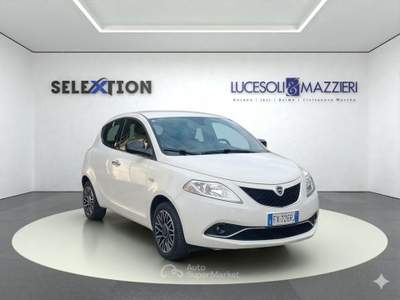 Lancia Ypsilon  - ypsilon 1.2 69 cv 5 porte gpl ecochic gol Bianco usata Ancona