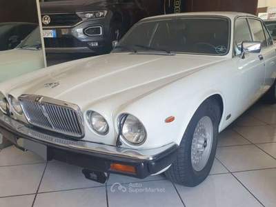Jaguar Daimler Sovereign Sovereign 12 V MK III HE VANDEN PLAS ISCRITTA ASI Bianco usata Cardito