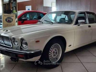 Jaguar Daimler Sovereign Sovereign 12 V MK III HE VANDEN PLAS ISCRITTA ASI Bianco usata Cardito