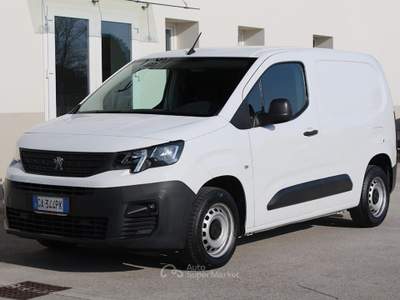 Peugeot Partner BlueHDi 100 S&S PC Furgone Premium Bianco usata DUE CARRARE
