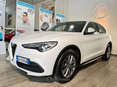 Alfa Romeo Stelvio 2.2 Turbodiesel 160 CV AT8 RWD Business Bianco usata Roma