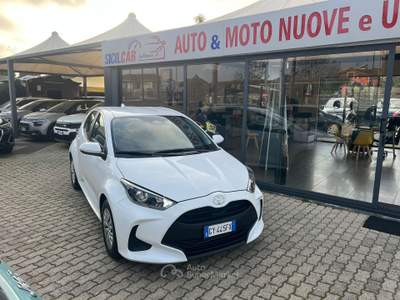Toyota Yaris vettura iva esposta  km 21000 Bianco usata San Gregorio di Catania