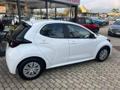 Toyota Yaris vettura iva esposta  km 21000 Bianco usata San Gregorio di Catania