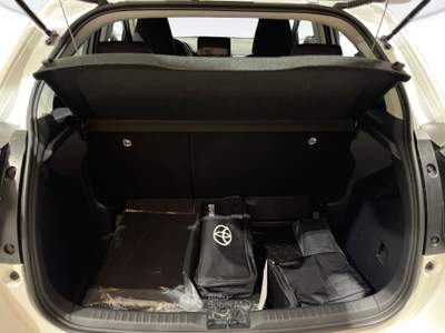 Toyota Yaris 1.5h active e-cvt Bianco usata Vicenza