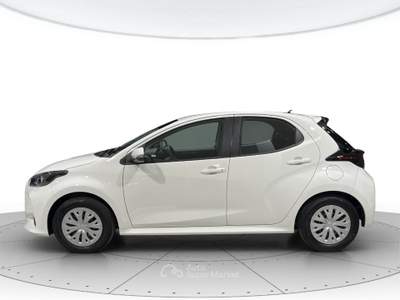 Toyota Yaris 1.5h active e-cvt Bianco usata Verona