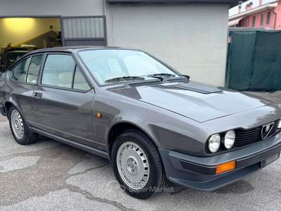Alfa Romeo Alfetta GT/GTV 6 2.5i-TARGA ORO- Grigio usata Saonara