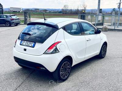 Lancia Ypsilon 1.0 FireFly 5 porte S&S Hybrid Gold Bianco usata Pieve di Soligo