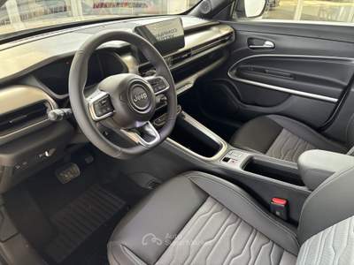 Jeep Avenger 1.2 MHEV 4xe Upland IVA ESPOSTA Beige usata Castellanza