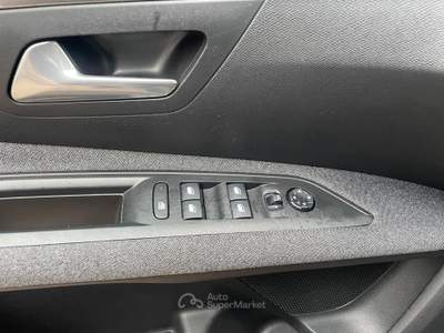 Peugeot 3008 3008 1.5 bluehdi Active s&amp;s 130cv Nero usata Sarego