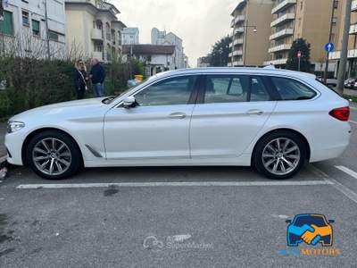 BMW Serie 5 530d Futura d Touring xdrive auto PROMMO Bianco usata Treviglio