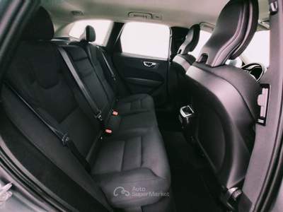 Volvo XC60 B4 (d) AWD Geartronic Momentum Grigio usata Lurate Caccivio