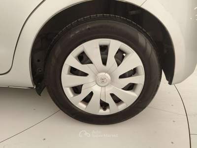 Toyota Yaris Yaris 5p 1.5h Cool Grigio usata Monza