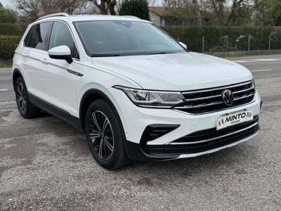Volkswagen Tiguan 1.5 TSI 150 CV DSG ACT Elegance Bianco usata Mirano
