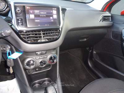 Peugeot 208 PEUGEOT 208 1.2 BENZINA MOTORE REVISIONATO Arancione usata MANTOVA
