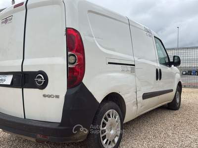 Opel Combo Carrozzeria e interni buone condizioni usata Santeramo in Colle