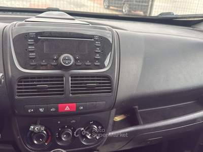 Opel Combo Carrozzeria e interni buone condizioni usata Santeramo in Colle