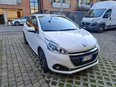 Peugeot 208 208 I 2015 5p 1.2 puretech Signature s Bianco usata Cesano Maderno