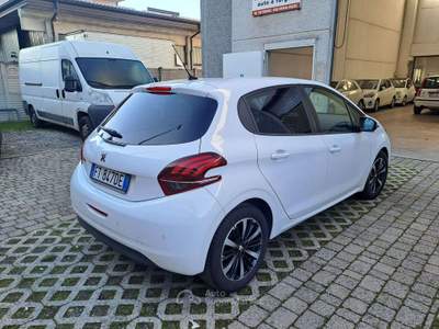 Peugeot 208 208 I 2015 5p 1.2 puretech Signature s Bianco usata Cesano Maderno