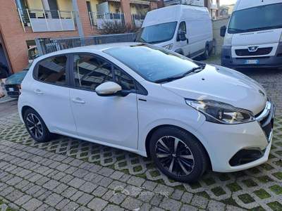 Peugeot 208 208 I 2015 5p 1.2 puretech Signature s Bianco usata Cesano Maderno