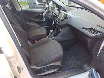 Peugeot 208 208 I 2015 5p 1.2 puretech Signature s Bianco usata Cesano Maderno