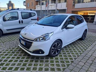 Peugeot 208 208 I 2015 5p 1.2 puretech Signature s Bianco usata Cesano Maderno