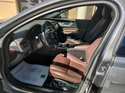 Jaguar XF 3.0 D V6 300 CV aut. R-Sport Grigio usata Altamura