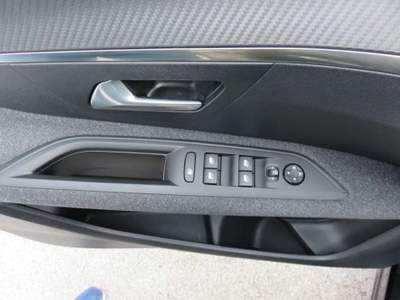 Peugeot 3008 BlueHDi 130 S&S EAT8 Active Pack Nero usata Tolentino