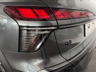 Audi Q3 3ª serie TDI 110 kW S tronic S Line edition Grigio usata San Vitaliano