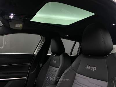 Jeep Avenger 1.2 t. e-hybrid mhev Upland 4xe 145cv EDCT6 Bianco usata Bianzone