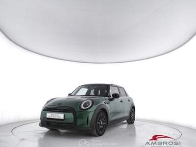 MINI Cooper 5 porte 5p 1.5 C Classic auto Verde usata Corciano MINI Cooper 5 porte 5p 1.5 C Classic auto Verde usata Corciano