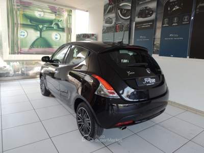 Lancia Ypsilon 1.0 FireFly 5 porte S&S Hybrid Gold Nero usata Venezia