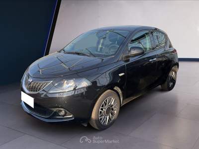 Lancia Ypsilon III 2021 1.0 firefly hybrid Gold s&s 70cv 5p.ti Nero usata Torino