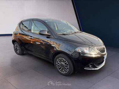 Lancia Ypsilon III 2021 1.0 firefly hybrid Gold s&s 70cv 5p.ti Nero usata Torino