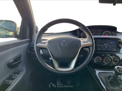 Lancia Ypsilon III 2021 1.0 firefly hybrid Gold s&s 70cv 5p.ti Nero usata Torino