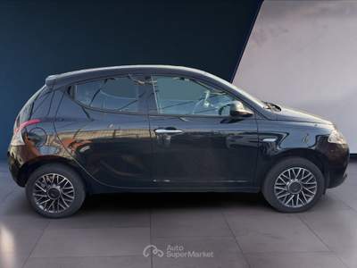 Lancia Ypsilon III 2021 1.0 firefly hybrid Gold s&s 70cv 5p.ti Nero usata Torino