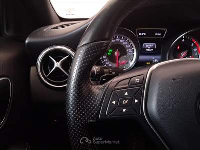 Mercedes-Benz GLA 220 D Sport 4Matic 7G-DCT Bianco usata Lucca