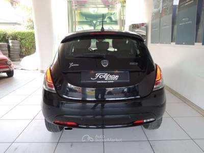 Lancia Ypsilon 1.0 FireFly 5 porte S&S Hybrid Gold Nero usata Venezia