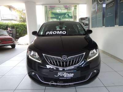 Lancia Ypsilon 1.0 FireFly 5 porte S&S Hybrid Gold Nero usata Venezia